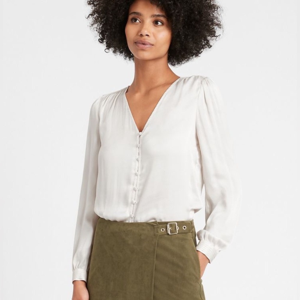Banana Republic Soft Satin V Neck Blouse S Petite